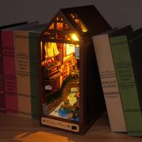 Estante de madera para libros, miniatura de casa de bosque con luciérnagas, casa de muñecas con animales, sujetalibros, juguete para adultos y niños, regalo. - details 0