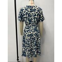 Vestido de cintura acampanada con estampado de hojas y cuello en V de manga corta para la nueva primavera verano 2025. - details 25
