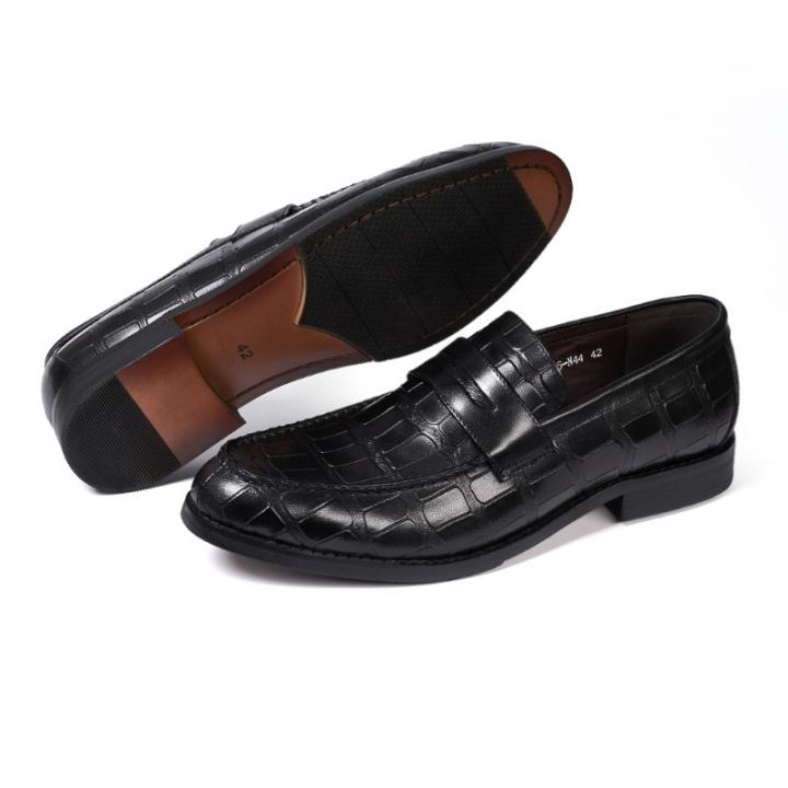 Mocasines con relieve de piedra de cuero para hombre de alta gama