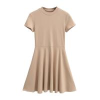 Vestido básico de manga corta de color sólido ajustado de estilo europeo y americano para mujer con cintura y cuello medio alto delgado Empalme de una palabra falda de swing grande - details 0
