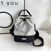 Bolso de hombro con cordón de nailon, bolso ligero con correa ajustable para teléfono, bolso de cubo de estilo coreano de gran capacidad para viaje - details 23