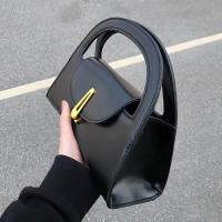 Bolso Negro Versátil con Cierre de Metal Dorado Bolso de Hombro Convertible de Gran Capacidad para Uso Diario, Trabajo, Ocasiones Especiales - details 2