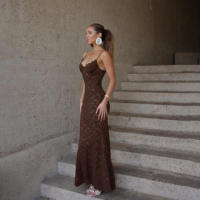 Colección Primavera 2025: Vestido Vintage de Encaje con Escote en V y Espalda Descubierta - details 7