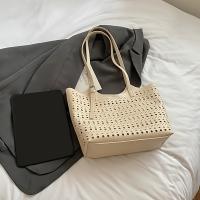 Bolso de mano de gran capacidad para mujer: elegante diseño perforado en blanco y negro, herrajes en tono dorado, correa de hombro desmontable, perfecto para desplazamientos, compras y uso diario, bolso de mano grande - details 4