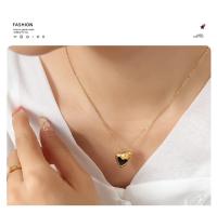 Collar de corazón de melocotón con forma especial de diseño de nicho francés, chapado en acero de titanio con oro de 18K, joyería de personalidad de moda que no se decolora - details 2