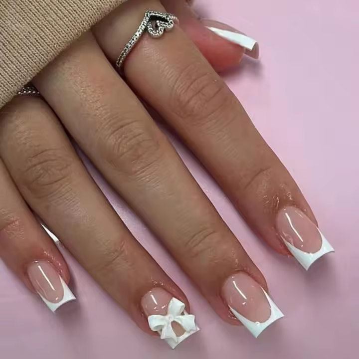 24 piezas de uñas postizas blancas medianas estilo francés falsas desechables y reutilizables con pegamento de gel y herramienta para empujar cutículas adecuadas para niñas y mujeres - 1