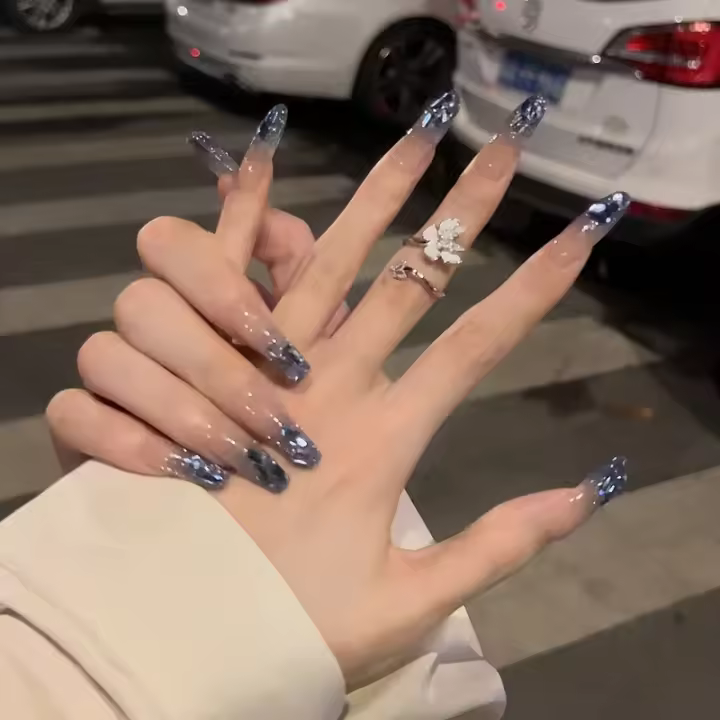 24 piezas en una caja de acabado diamante azul brillante usando parches de uñas - 1