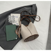 Bolso de mano de mujer nuevo de primavera y otoño de nicho de moda 2025, bolso de hombro versátil de moda, bolso de cubo tejido. - details 37