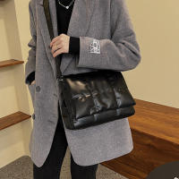 Hombro de gran capacidad para mujer, bolso cruzado acolchado a cuadros de moda de diseñador - details 14
