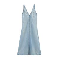Vestido vaquero clásico de moda para mujer, estilo personalizado, con rotos y decoraciones. - details 1