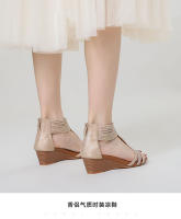 Sandalias de cuña para mujer, novedad de verano 2025, suela gruesa, talla grande, informales, versátiles, con suela suave, sandalias romanas para mujer - details 2