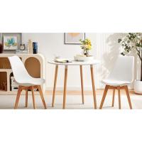 Mesa de comedor de madera