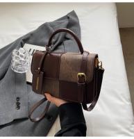 Nuevo bolso de mensajero versátil de hombro, bolso cuadrado pequeño portátil con costuras. - details 47