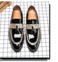 Nuevos zapatos de cuero puntiagudos tendencia de los hombres lentejuelas mocasines con flecos británicos - details 4