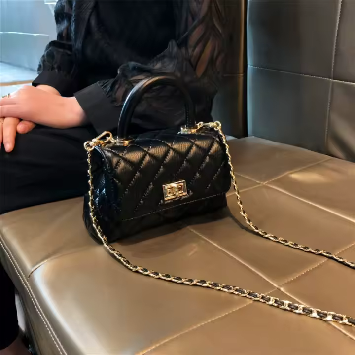 Bolso de textura de alta calidad de la marca Hong Kong2025Nueva Bolsa de Mano Elegante y Versátil Acolchada, Bandolera de Hombro - 1