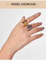 Nuevos anillos llamativos y elegantes Diseño texturizado multicapa Anillo abierto con diamantes Joyería de lujo chapada en oro - details 3