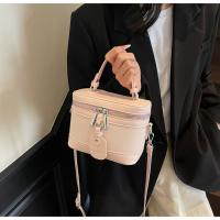 Diseño de nicho de moda llevado a mano caja bolsa de las mujeres 2025 verano nuevo bolso de hombro retro bolso de mensajero casual de alto valor - details 22