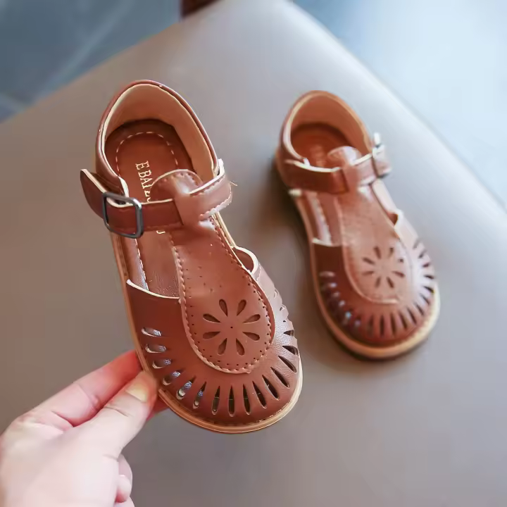 Sandalias de Primavera-Verano para Niñas 2024 Estilo Británico Zapatos de Playa de Cuero - 1