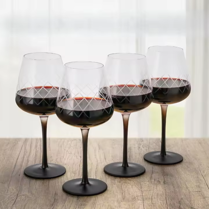 Copas de vino tinto de 480 ml, Juego de 4 copas de vino grandes Copas de vino de cristal con tallo largo negro Copas de vino + tapón para vino y aireador - 1