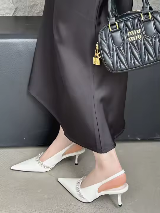 Sandalias Versátiles de Moda para Mujer Tacones Altos en Forma de Rosa de Una Palabra, Puntas Finas, Diamantes de Imitación, Carácter Hermoso, Estilo de Imán - 1