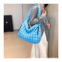 Bolso de hombro tipo bandolera con diseño de nubes plisadas para mujer, bolso de mano de gran capacidad con doble cara y doble tirón - details 60