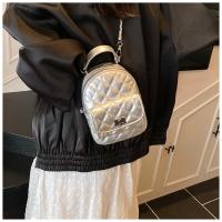 Moda pequeña fragancia textura portátil pequeña mochila diamante cadena de alto sentido versátil mochila diaria - details 32