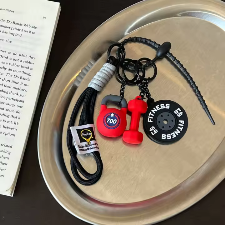 Llavero de fitness tejido a mano, mini mancuerna antipérdida, llavero para amantes del gimnasio, colgante de cuerda de nailon con placa de peso. - 1