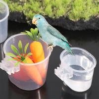 Práctica taza transparente para alimentación de pájaros, cuencos de agua colgantes de plástico para loros, bebedero para pájaros, contenedor de comida para pájaros, jaula para pájaros - details 0
