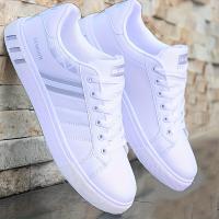 KOONEXY Zapatillas de deporte casuales de caña baja para hombre - Blancas con detalles de rayas, forro de tela transpirable y comodidad acolchada para deportes al aire libre y atuendos casuales para todas las estaciones, diseño de zapatos elegante, calzad - details 2