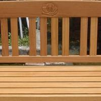 Deuba Banco de jardín exterior de madera de 3 plazas con reposabrazos y respaldo para patio balcón