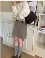Bolso bandolera retro de gamuza para mujer de la colección europea - Bolso de hombro ajustable color café con cierre de cremallera, bolso minimalista para ir al trabajo, bolso bandolera informal, bolso de diseño europeo, acabado de textura suave - details 12