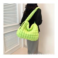 Bolso de hombro tipo bandolera con diseño de nubes plisadas para mujer, bolso de mano de gran capacidad con doble cara y doble tirón - details 34