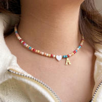 Collar de acero inoxidable para mujer, Gargantilla a mano de perlas de colores con letras pequeñas, con lindas iniciales, joyas bohe - details 2