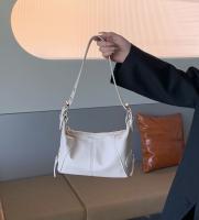 Bolso bandolera de cuero con cremallera, estilo retro europeo y americano, nuevo. - details 10