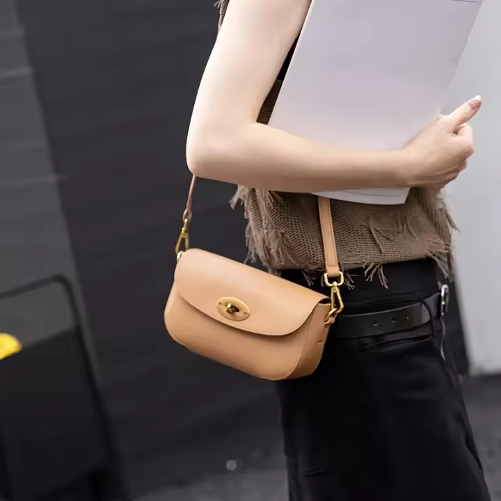Bolso de hombro de mujer de cuero genuino con correa ajustable - Correa desmontable, gran capacidad, negro, versátil para desplazamientos, compras y fiestas, accesorio de fiesta, accesorio sofisticado, cierre de hebilla resistente - 1