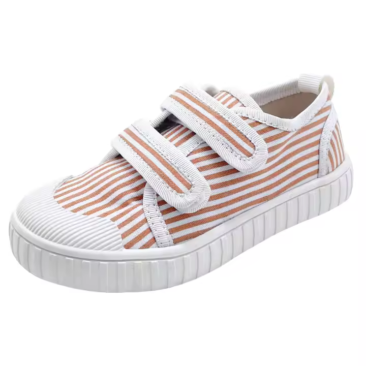 Nuevos zapatos deportivos de moda para niños. - 1