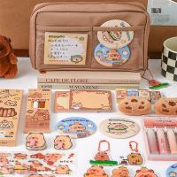 Juego de papelería de capibara de dibujos animados, juego de papelería escolar Kawaii con temática de capibara, muñeco de peluche, Kit de regalo de herramientas para estudiantes de gran capacidad - details 12