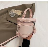 Diseño de nicho de moda llevado a mano caja bolsa de las mujeres 2025 verano nuevo bolso de hombro retro bolso de mensajero casual de alto valor - details 34