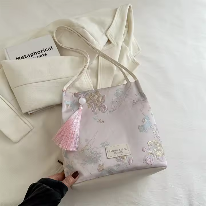 Nuevo Bolso de satén bordado de estilo chino, nuevo diseño de nicho de verano 2024, bolso cruzado de mano de un solo hombro - 1