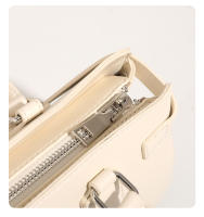 Bolso de lujo ligero francés para las axilas, nuevo bolso baguette para mujer, bolso de hombro tipo almohada portátil de alta gama. - details 21