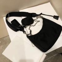 Bolso de hombro informal de nailon impermeable para mujer, moderno y fresco, decoración de cadena negra, cartera pequeña cruzada para axila - details 3