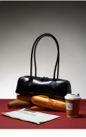 Bolso Baguette de Piel de Vaca para Mujer: Bandolera de Diseño Exclusivo y Gran Capacidad - details 7