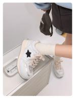 Zapatillas Blancas para Mujer de Suela Gruesa Estilo Casual de Moda Primavera-Otoño Nueva Collections de Zapatos de Tablero de Estrellas de Cuero Suave - details 4