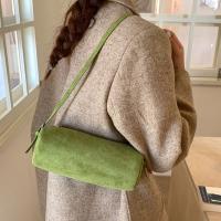 Bolso de hombro de gamuza, bolso de mano tipo almohada, gran capacidad, color caramelo, holgado, estilo hobo, bolso de mano coreano, color sólido, bolso de mano de viaje - details 5