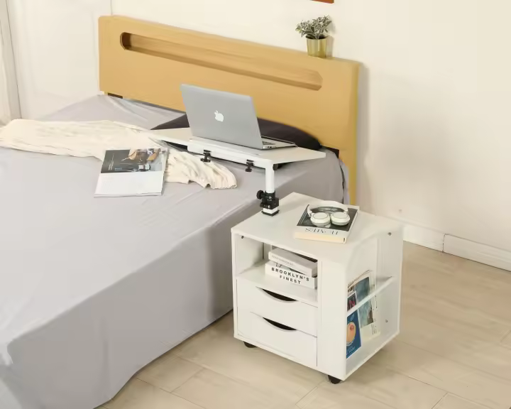 Mesita de noche giratoria funcional ajustable de madera con cajones, ruedas y estante abierto (blanco L) - 1