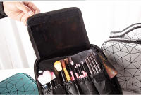 Moda Nueva Bolsa de Cosméticos con divisiones, bolso de maquillaje multifuncional portátil - details 7