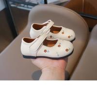 Zapatos de cuero para niños y niñas, zapatillas planas de princesa, versátiles, con flores dulces, fondo suave, antideslizantes, a la moda, novedad de otoño, 2024 - details 4
