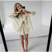 Blusa de encaje agárico blanco dulce para mujer, traje corto a la moda, manga larga, cuello en V, suelto, 2 piezas, ropa de viaje elegante para primavera 2025 - details 4