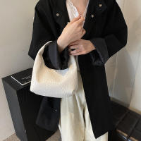 Bolso de hombro tejido en relieve para mujer, bolsa de mano de cuero PU suave, con asa superior pequeña, informal, para uso diario - details 9