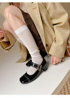 Nuevos zapatos franceses Mary Jane cabeza cuadrada diseño de hebilla de una palabra tacón medio grueso boca poco profunda zapatos individuales charol de mujer - details 14